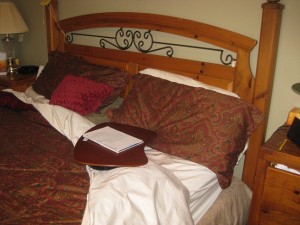 Julianne_LapDesk_Bed